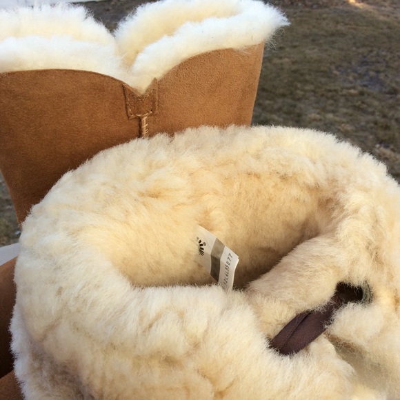 UGG W IRINA STAR CHARM - Picture 6 of 6